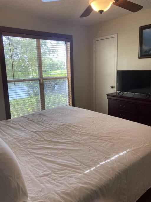 Lakeview Condo In Gated Community 탬파 외부 사진