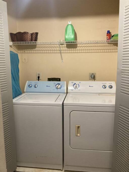 Lakeview Condo In Gated Community 탬파 외부 사진