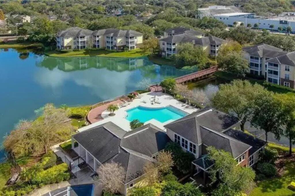 Lakeview Condo In Gated Community 탬파 외부 사진